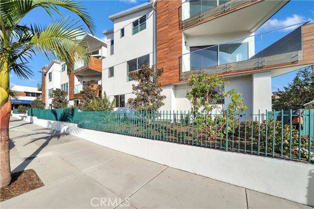 Corona Del Mar, CA 92625,3922 E Coast Highway