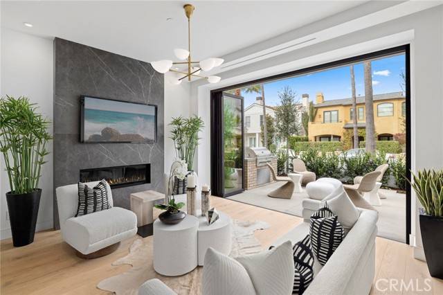 Corona Del Mar, CA 92625,508 Goldenrod