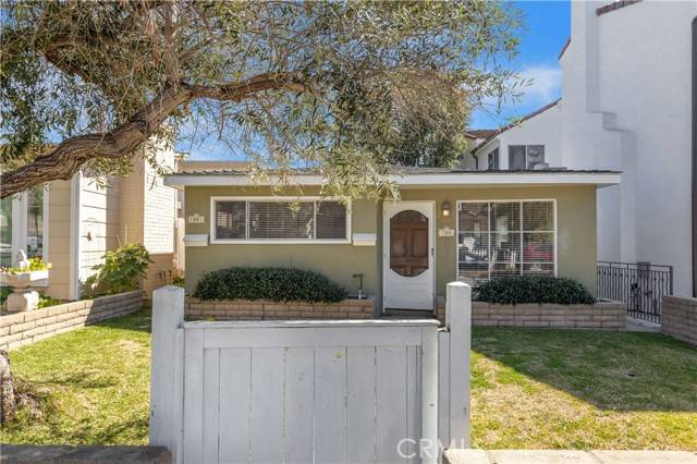 Corona Del Mar, CA 92625,708 Larkspur Avenue