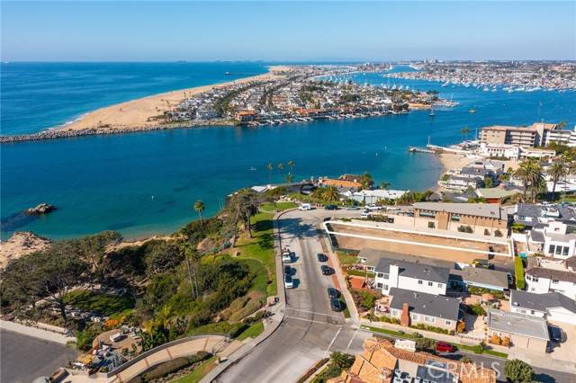 Corona Del Mar, CA 92625,2808 Ocean