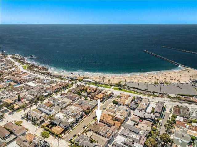 Corona Del Mar, CA 92625,221 Larkspur Avenue