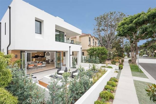 Corona Del Mar, CA 92625,302 Iris Avenue