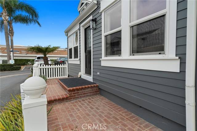 Newport Beach, CA 92663,21 Fremont