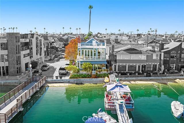 Newport Beach, CA 92662,811 N Bay Front