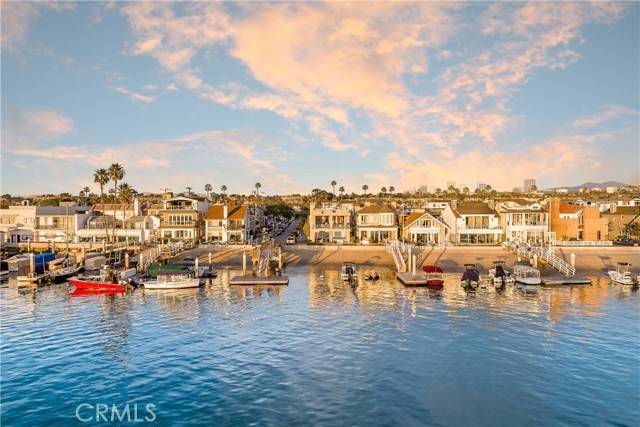 Newport Beach, CA 92662,512 S Bay Front