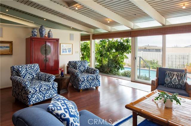 Corona Del Mar, CA 92625,327 Milford Drive