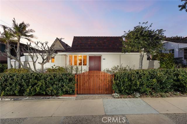 Corona Del Mar, CA 92625,209 Narcissus Avenue