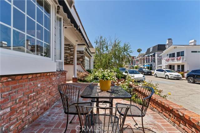 Newport Beach, CA 92662,214 Sapphire Avenue