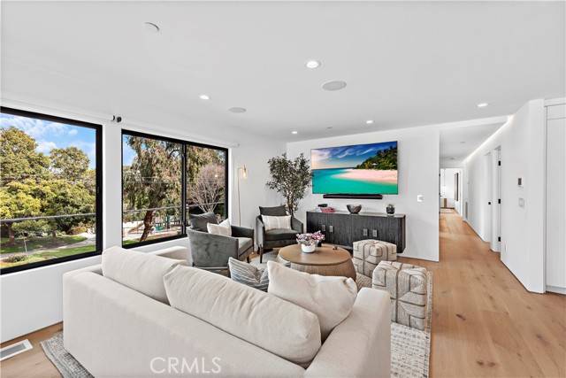 Corona Del Mar, CA 92625,322 Iris Avenue