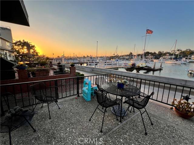 Newport Beach, CA 92662,909 N Bay Front