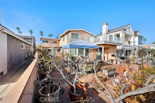 Corona Del Mar, CA 92625,309 Heliotrope Avenue