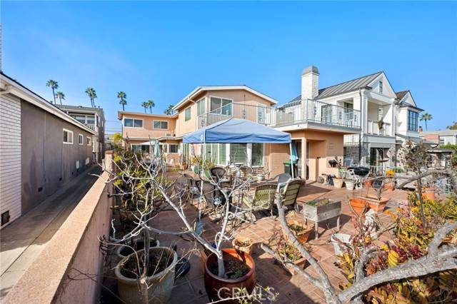 Corona Del Mar, CA 92625,309 Heliotrope Avenue