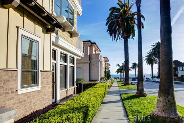 Corona Del Mar, CA 92625,212 Marguerite Avenue