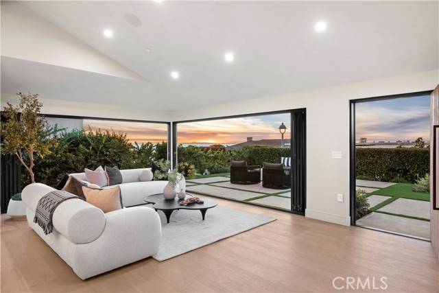 Corona Del Mar, CA 92625,1120 White Sails Way