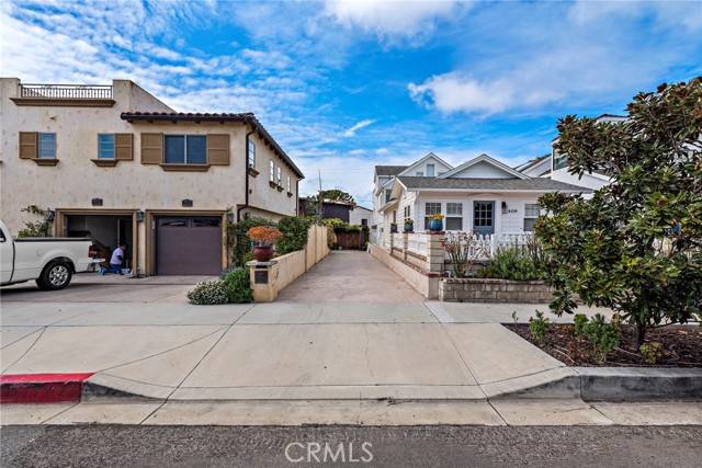 Corona Del Mar, CA 92625,407 Dahlia Avenue