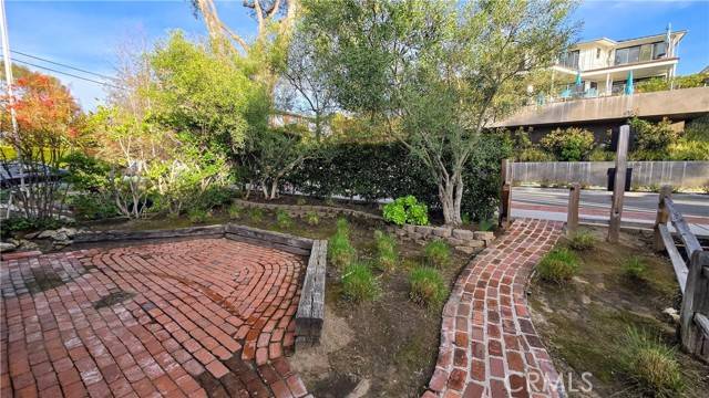 Corona Del Mar, CA 92625,519 Poppy Avenue