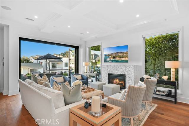 Corona Del Mar, CA 92625,411 Heliotrope Avenue