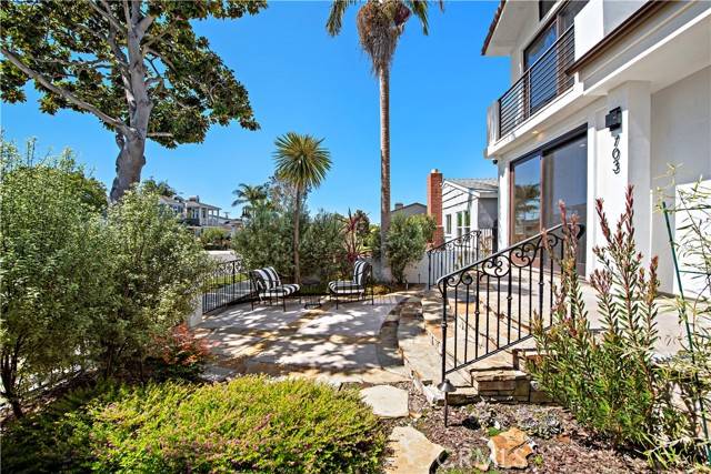 Corona Del Mar, CA 92625,703 Larkspur Avenue