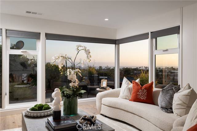 Corona Del Mar, CA 92625,1007 White Sails Way