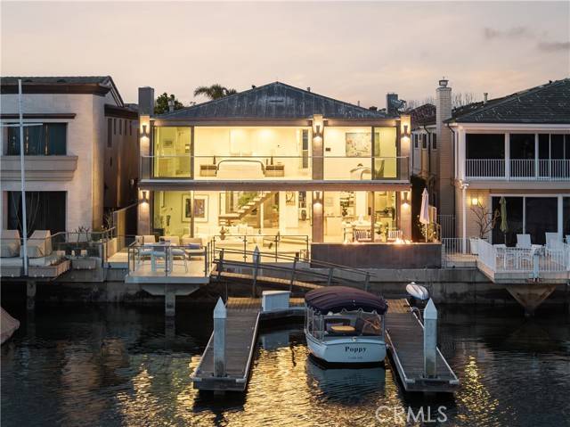 Newport Beach, CA 92660,30 Linda Isle