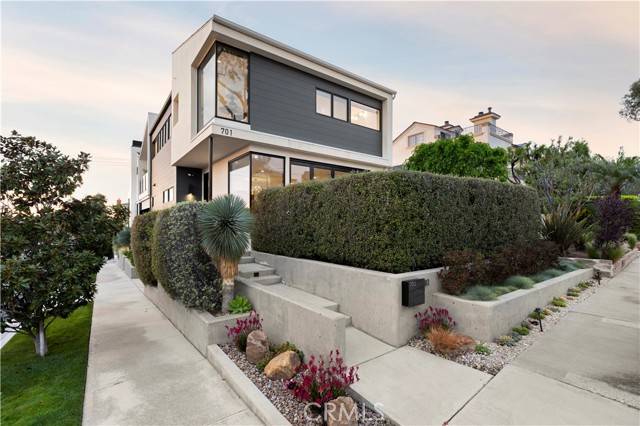 Corona Del Mar, CA 92625,701 Poppy Avenue
