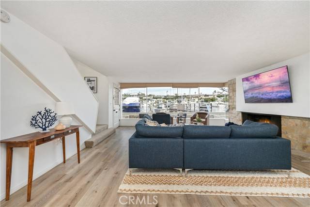 Newport Beach, CA 92662,121 E Bay Front