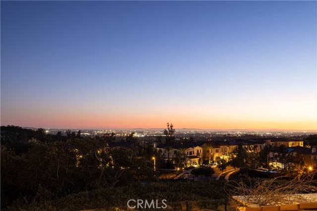 Irvine, CA 92602,212 Clear Falls