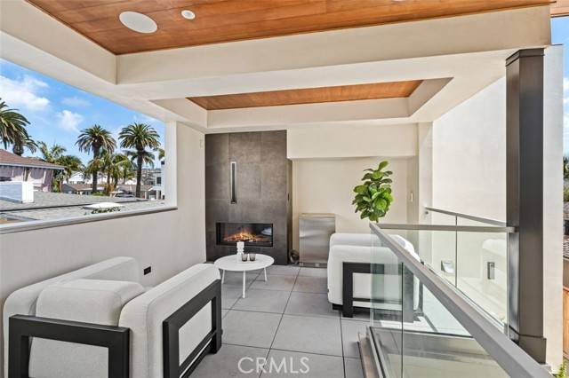 Corona Del Mar, CA 92625,507 Marguerite Avenue