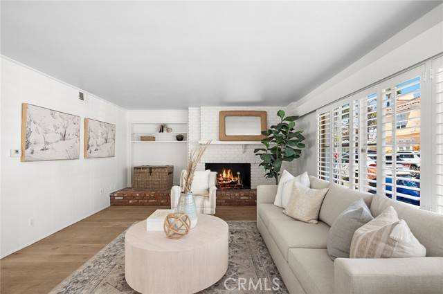 Newport Beach, CA 92662,121 Onyx Avenue