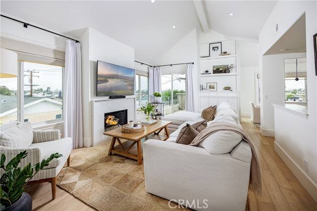 Corona Del Mar, CA 92625,423 Poppy Avenue