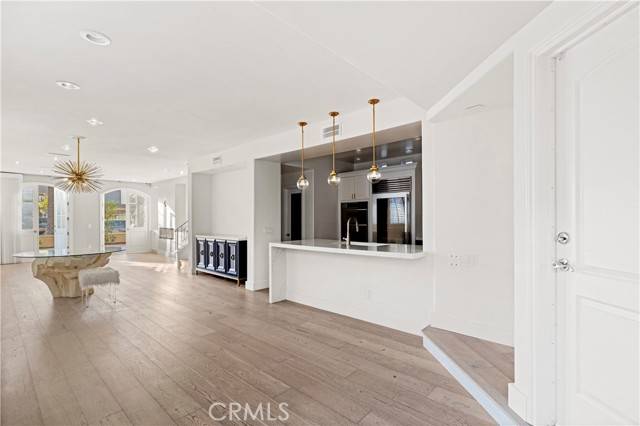 Corona Del Mar, CA 92625,504 Marguerite Avenue