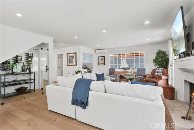 Corona Del Mar, CA 92625,711 Heliotrope Avenue