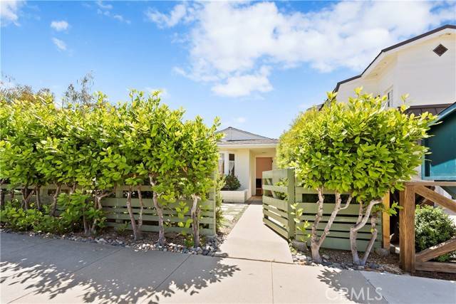 Corona Del Mar, CA 92625,604 Marguerite Avenue