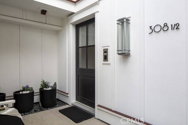 Corona Del Mar, CA 92625,308 Fernleaf Avenue
