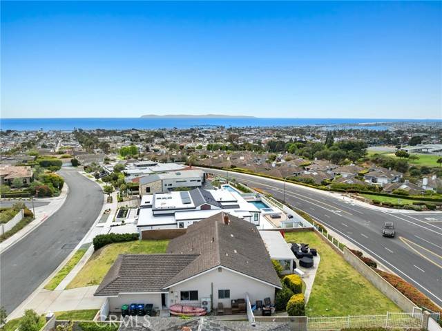 Corona Del Mar, CA 92625,935 Tiller Way