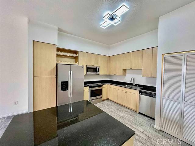 Long Beach, CA 90802,388 E Ocean Boulevard