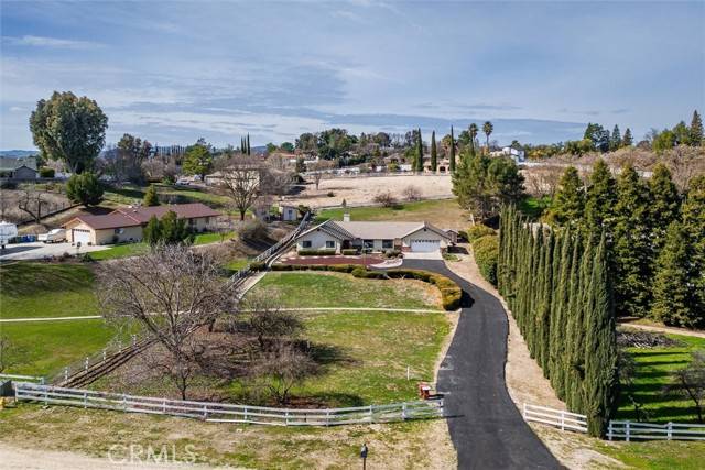 Paso Robles, CA 93446,915 Rolling Hills Road