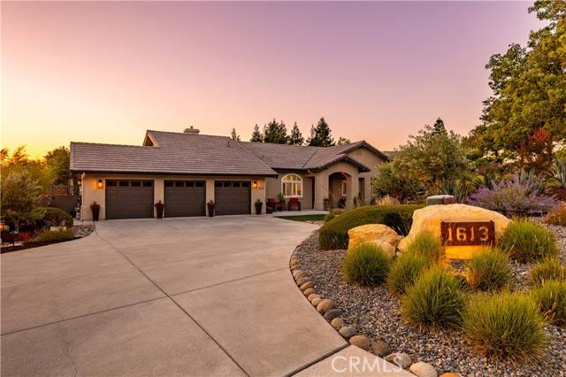 Paso Robles, CA 93446,1613 Via Flora
