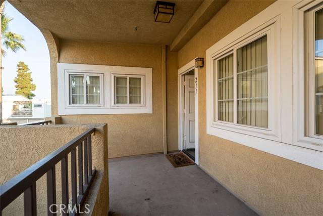 Huntington Beach, CA 92649,16912 Sims Lane #211