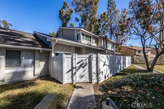 Fullerton, CA 92833,2352 Coventry Circle #23