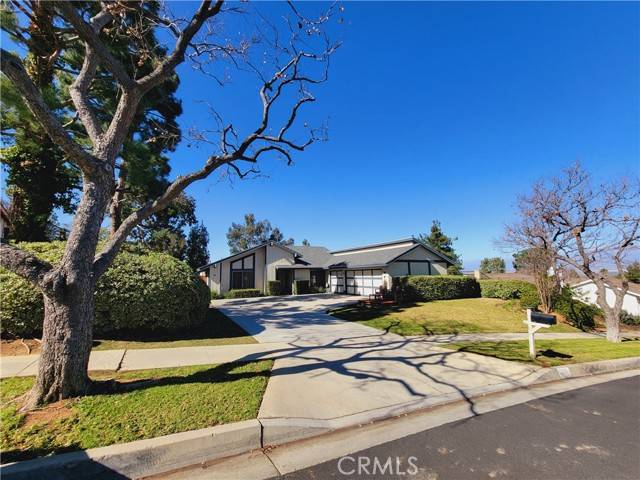 Corona, CA 92882,2068 Dove Court