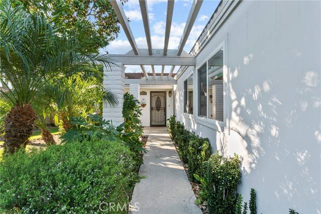 Laguna Woods, CA 92637,3199 Via Buena Vista #A