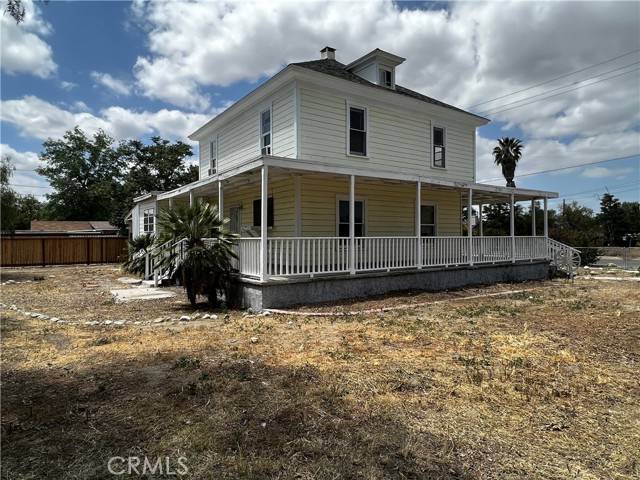 Hemet, CA 92543,403 W Latham Avenue