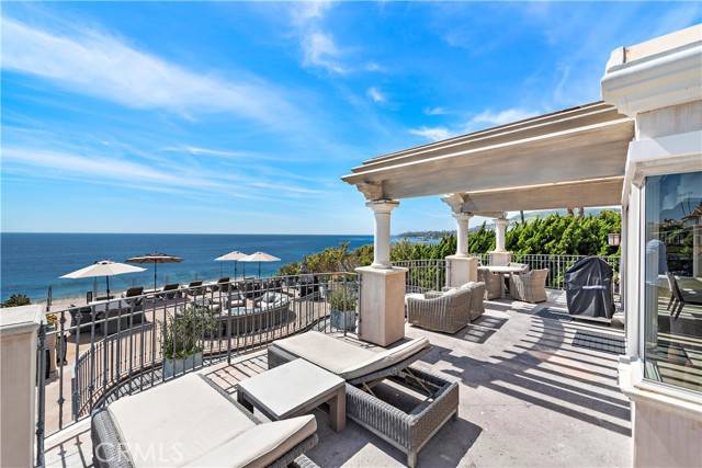 Laguna Beach, CA 92651,683 Sleepy Hollow Lane #2