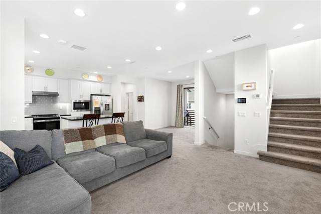 Irvine, CA 92618,102 Tenor