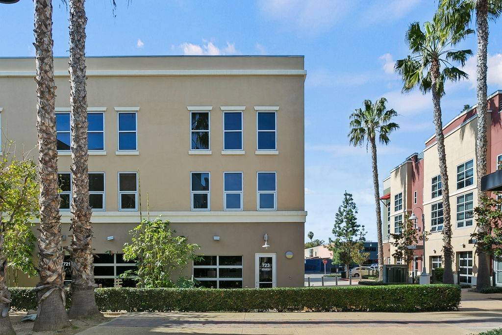 Santa Ana, CA 92701,723 N Poinsettia Street