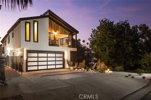 Corona Del Mar, CA 92625,319 Heliotrope Avenue