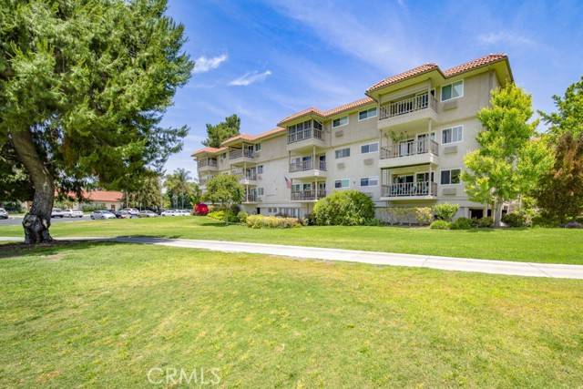 Laguna Woods, CA 92637,2398 Via Mariposa #1H