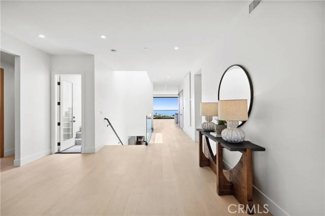 Corona Del Mar, CA 92625,436 Mendoza Terrace