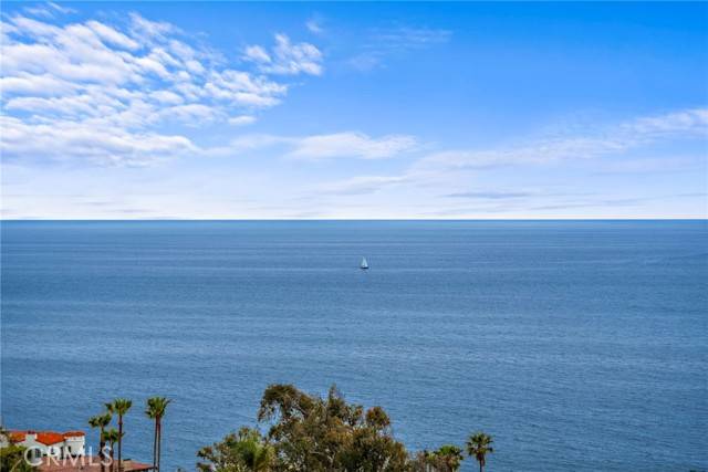 Laguna Beach, CA 92651,2482 Glenneyre Street